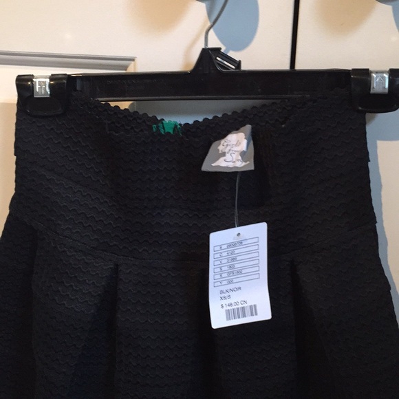 Black miniskirt from Anthropologie - Picture 5 of 8